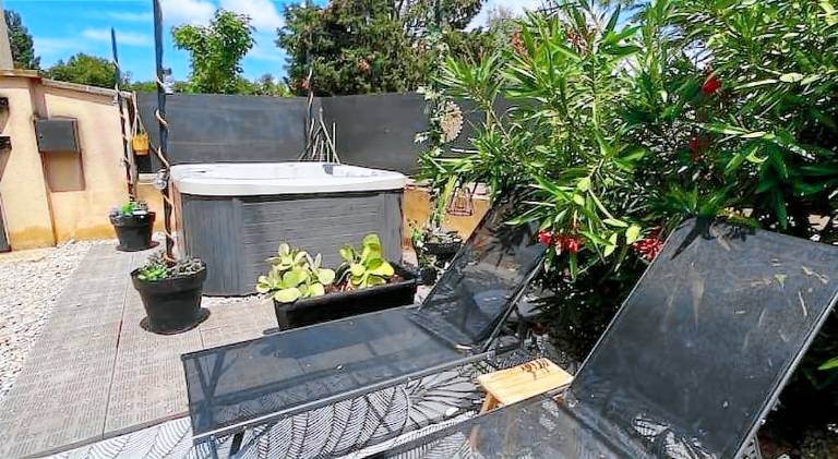 House with jacuzzi | Pet-friendly — photo 2