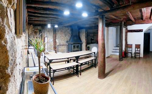 Charming chalet with yard, terrace & grill | Pets allowed in León