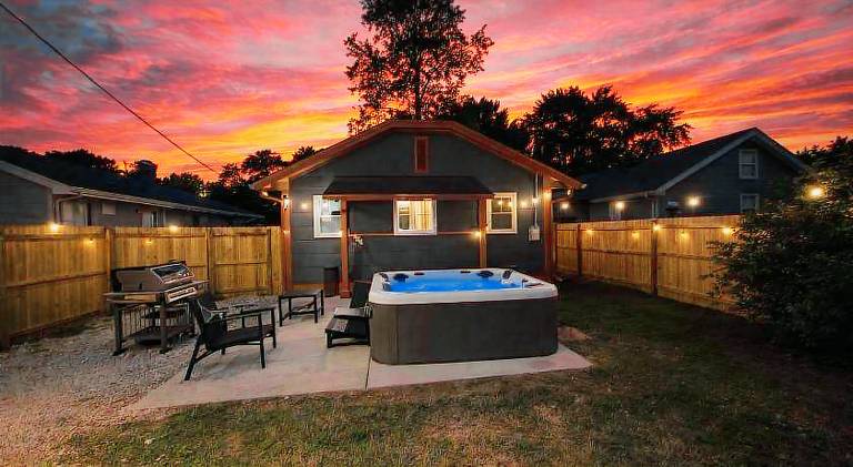 Nice house with jacuzzi | Pet-friendly in Indiana