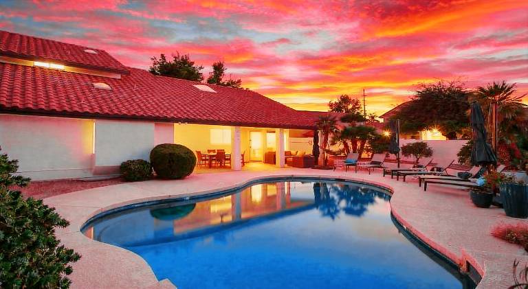Vacation home with pool — photo 4