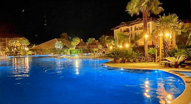 Vacation home with jacuzzi & pool — photo 2