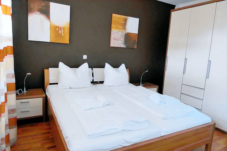 Stilvolles Dachgeschoss-Appartement für  4 Personen, Wlan & Hund erlaubt — photo 3