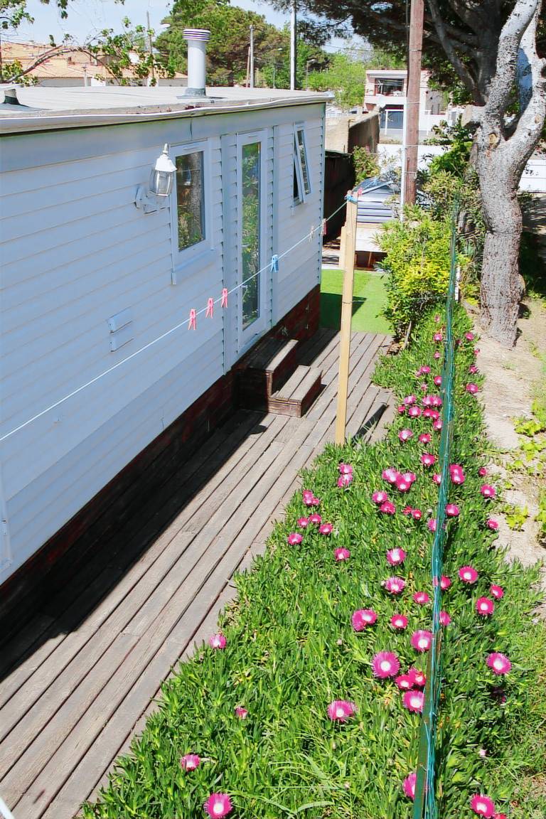 Mobiles Haus mit Blick auf das Wasser — photo 5