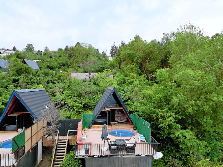 Bungalow with pool, garden & hot tub | Suitable for remote work | Dogs allowed — photo 4