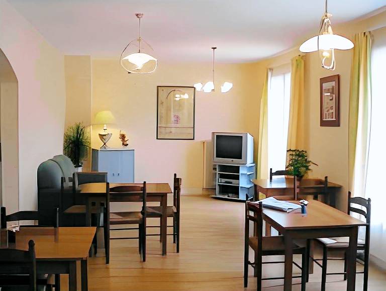 Hotel Le Lyon Vert Commentry — photo 4