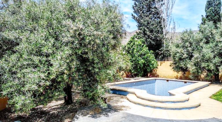Vacation home with pool — photo 3