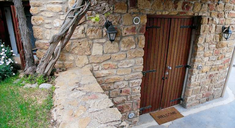 Holiday apartment with patio, pool & yard | Suitable for remote work | Dogs allowed — photo 4
