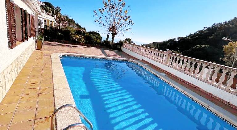 Chalet with private pool, garden & patio in Tossa de Mar