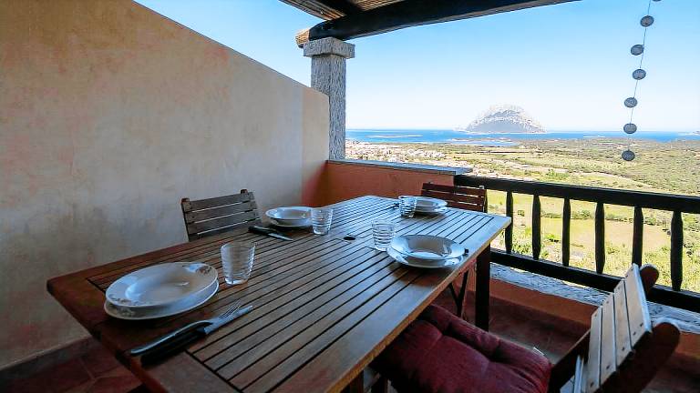 RDV - Blue Trilo with beautiful view and swimming pool in Loiri Porto San Paolo