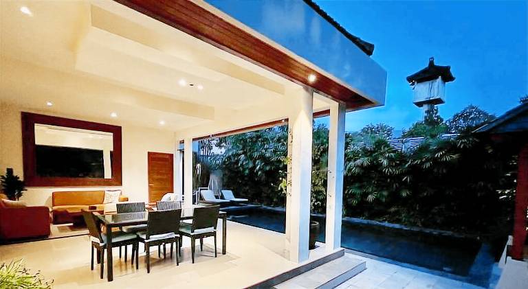Villa with pool — photo 4