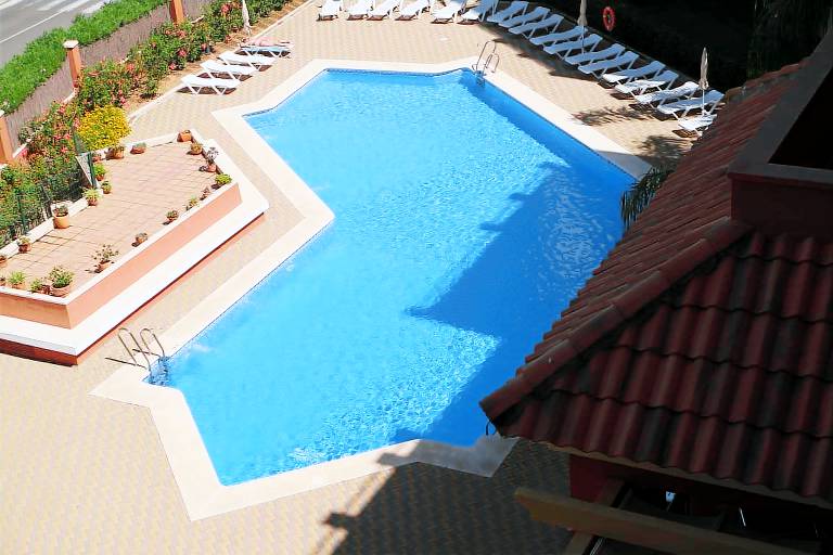 Rental apartment with garden, terrace & pool in Ayamonte