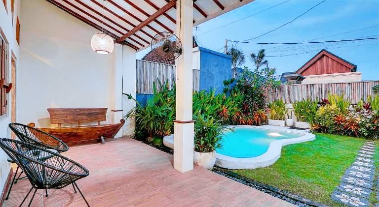 Villa with pool — photo 3