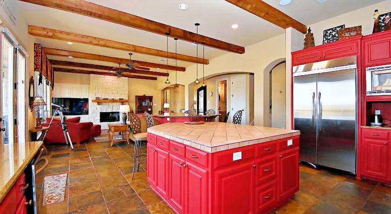 Vacation home with pool | Pets allowed — photo 5