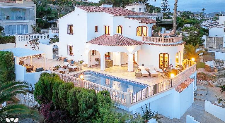 Fully equipped spacious villa with barbecue, terrace & private pool | Pets allowed — photo 3