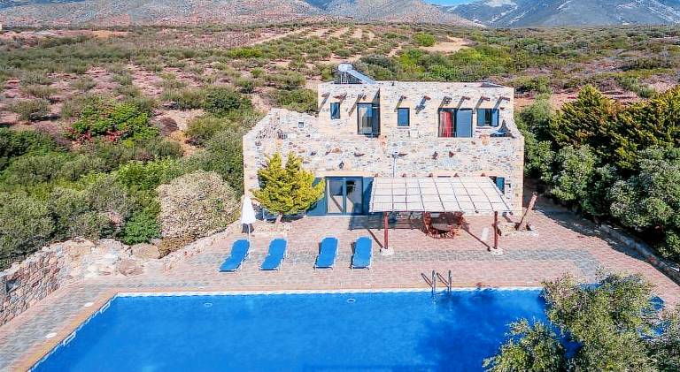 Villa with pool — photo 3