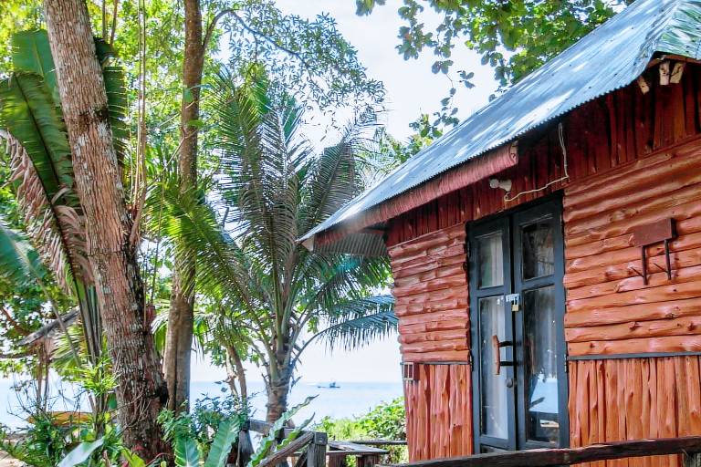 White Sand Beach Bungalows in Ko Chang