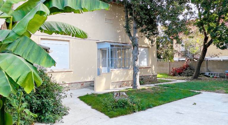 Vacation home with 1 room for 11 persons in Évry-Courcouronnes