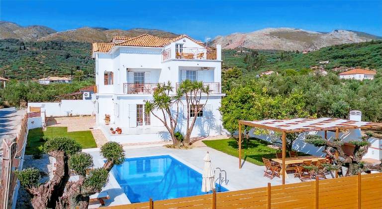 Ample villa with pool | Pets allowed — photo 2