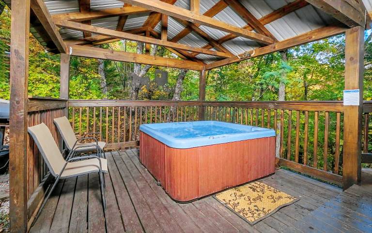 Traveler's Rest - Hot tub, pool table, and arcade games! — photo 3