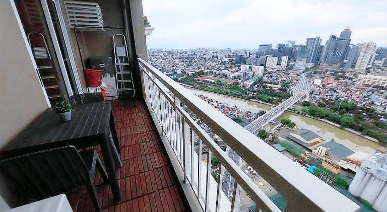 Affordable Whole 2 bedroom Condo high floor BGC — photo 5