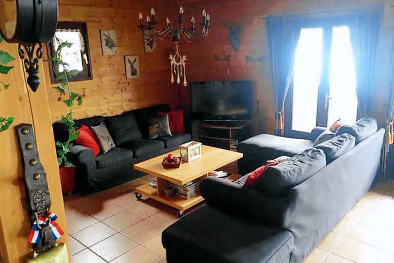 Chalet with patio, yard & sauna | Mountain view — photo 3