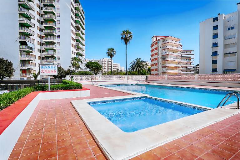 Fully equipped holiday apartment with terrace, yard & fast internet | Garden view | Beach nearby | Pet-friendly in Gandia