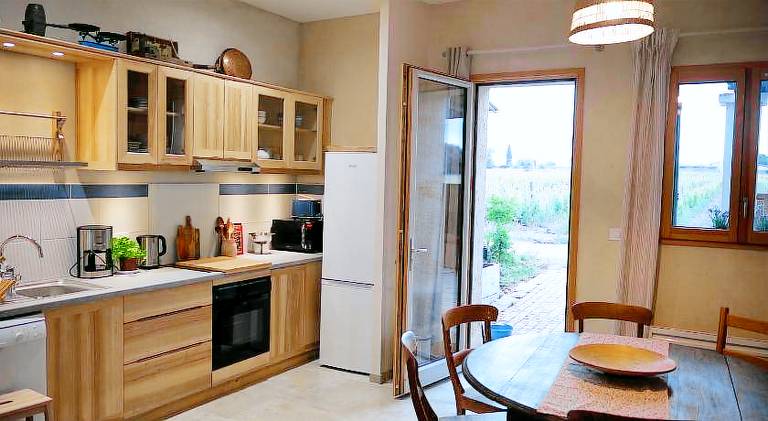 Vacation home with patio, barbeque & yard — photo 4
