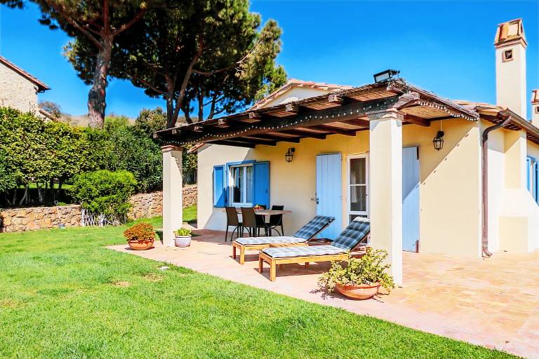 Apartment 'Casa Rose' with Sea View, Wi-Fi and Air Conditioning in Orbetello