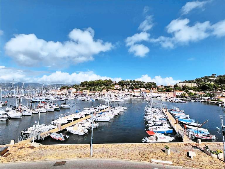 Holiday apartment with 1 room for 5 persons in La Seyne-sur-Mer