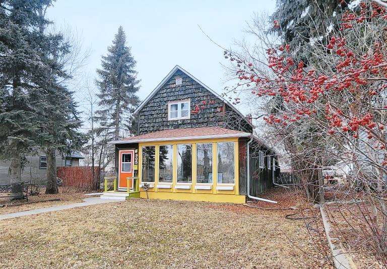 House Devils Lake