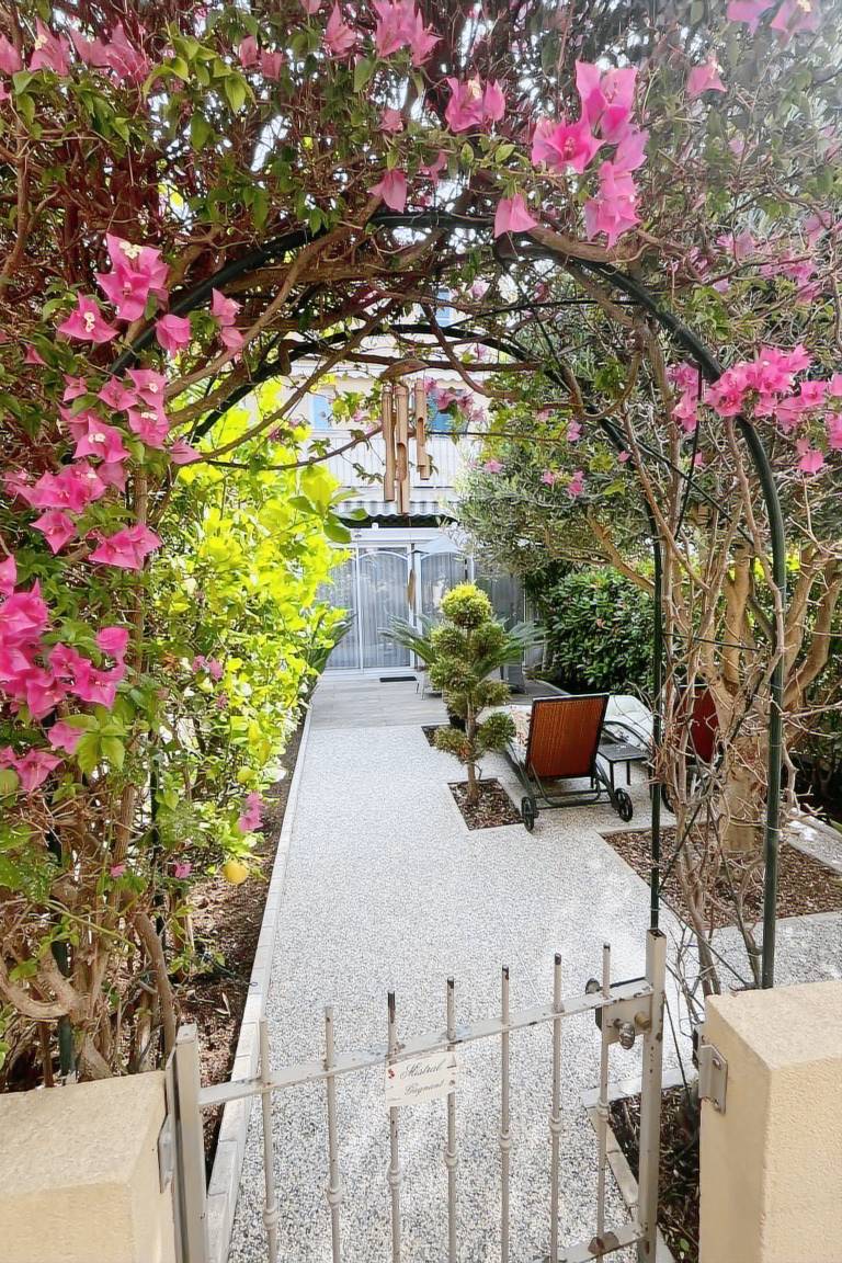 Holiday apartment with terrace & garden — photo 5