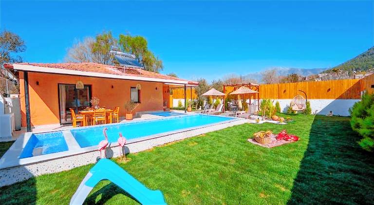 Fully equipped villa with yard, barbeque & private pool | Dogs allowed in Mugla