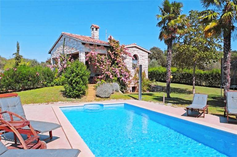Villa with pool, grill & yard | Pool view — photo 2