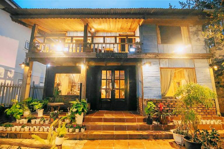 Vacation home with yard & BBQ in Da Lat