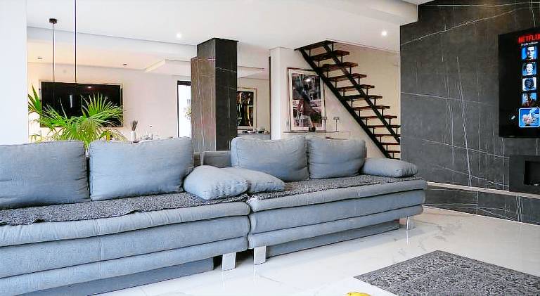 Apartment with jacuzzi & pool — photo 2