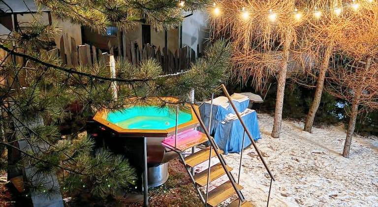 House with jacuzzi — photo 3