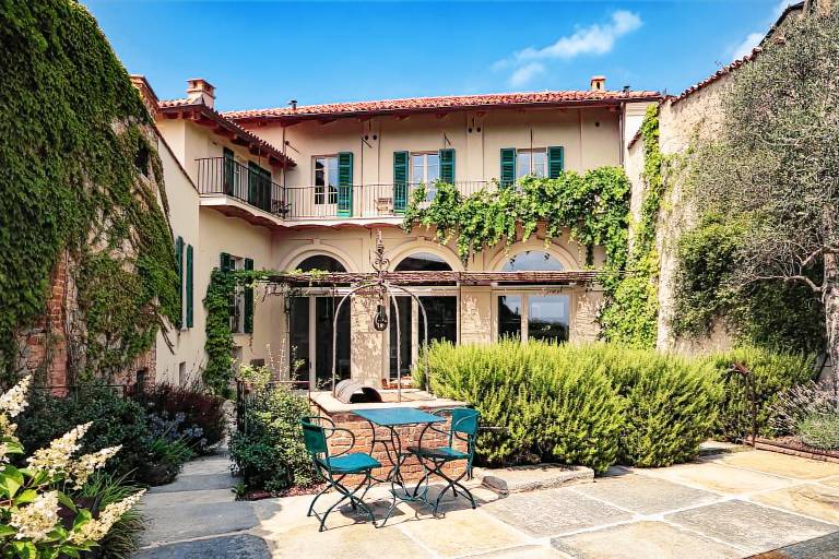Family-friendly pleasant villa with yard, hot tub & barbeque | Pool view | Pets are welcome — photo 4