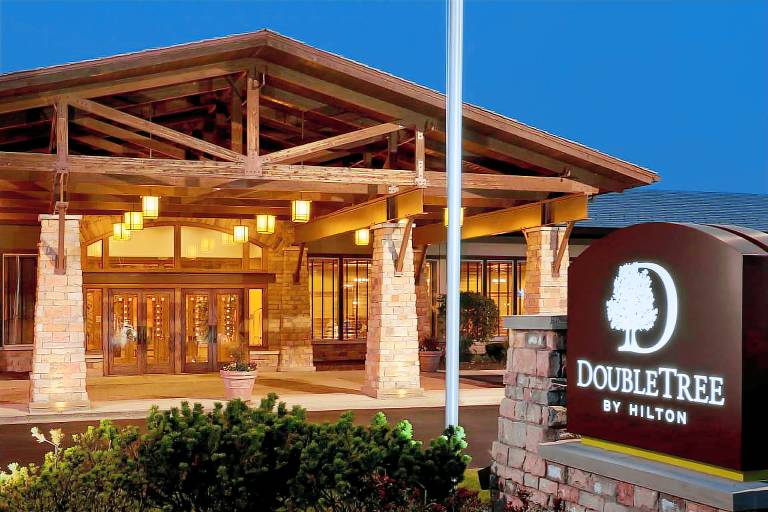 DoubleTree by Hilton Hotel Libertyville - Mundelein in Vernon Hills, IL