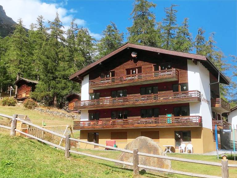 Ferienwohnung mit Hund in Saas-Balen für max. 5 Personen Ferienwohnung mit Hund in Saas-Balen für max. 5 Personen