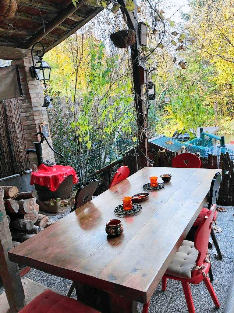 Between town and country - garden with river — photo 2