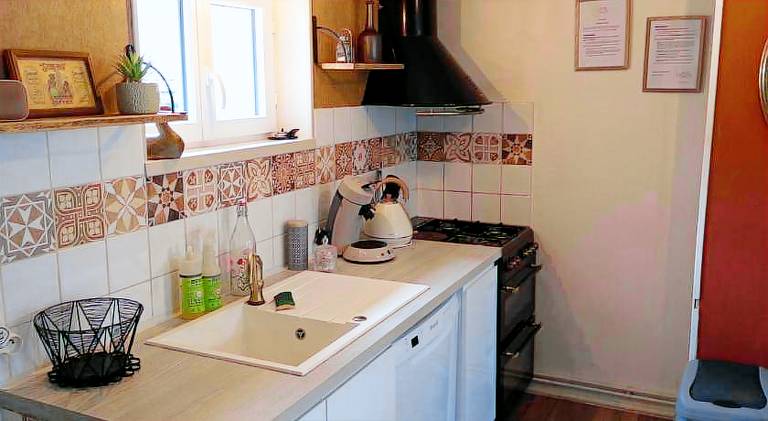 Vacation home with barbeque, garden & patio | Pets allowed — photo 5
