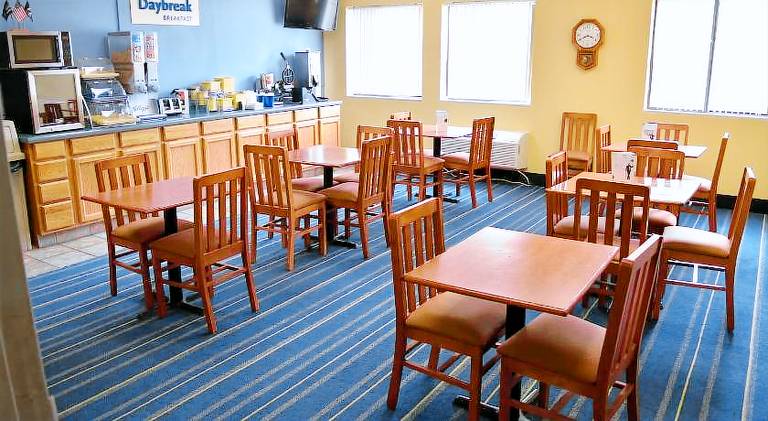 Days Inn by Wyndham Grand Island — photo 3