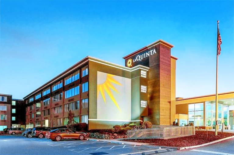 La Quinta Inn & Suites by Wyndham Clifton Rutherford