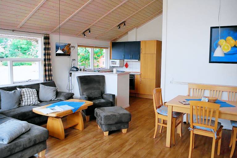 Fully equipped pleasant vacation home with terrace, yard & barbecue | Dogs allowed — photo 2