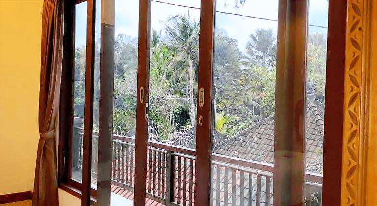 Holiday apartment with jacuzzi & patio — photo 2