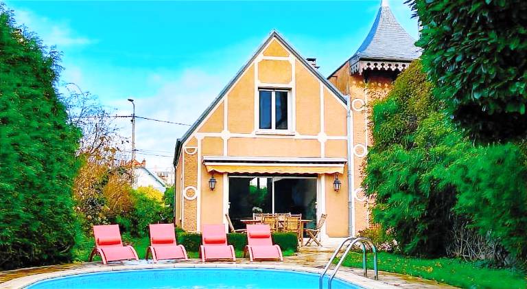 Fully equipped villa with terrace, private pool & yard | Pets are welcome — photo 4
