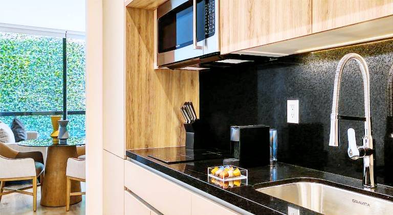 Serviced apartment with patio & hot tub — photo 5
