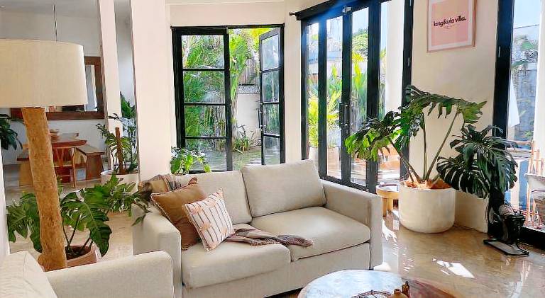 Family-oriented vacation home with hot tub, yard & private pool | Suitable for remote work | Pets allowed — photo 5