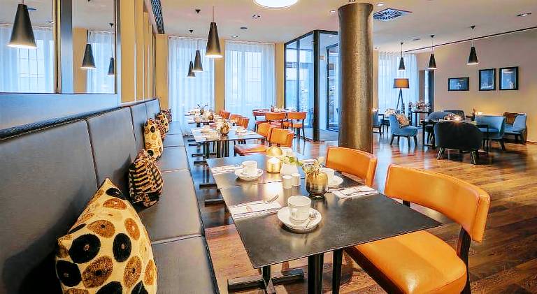 Serviced apartment with terrace, sauna & pool | Close to Römer | Perfect for remote work — photo 3