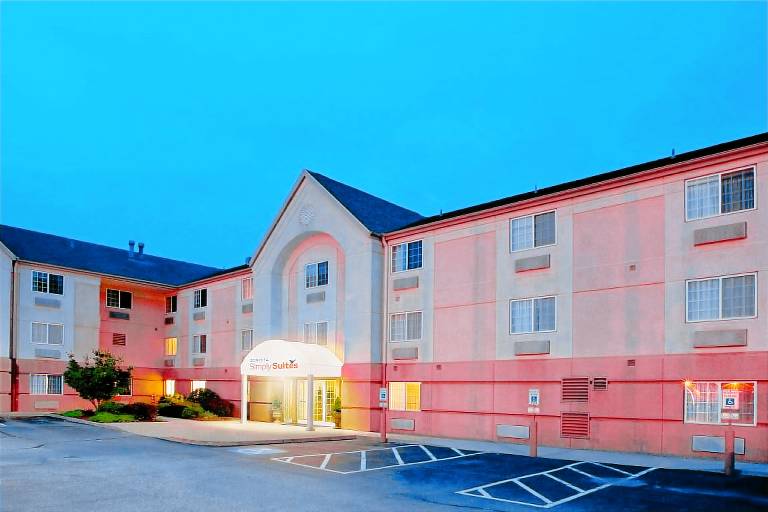 Sonesta Simply Suites Pittsburgh Airport in Pittsburg, PA